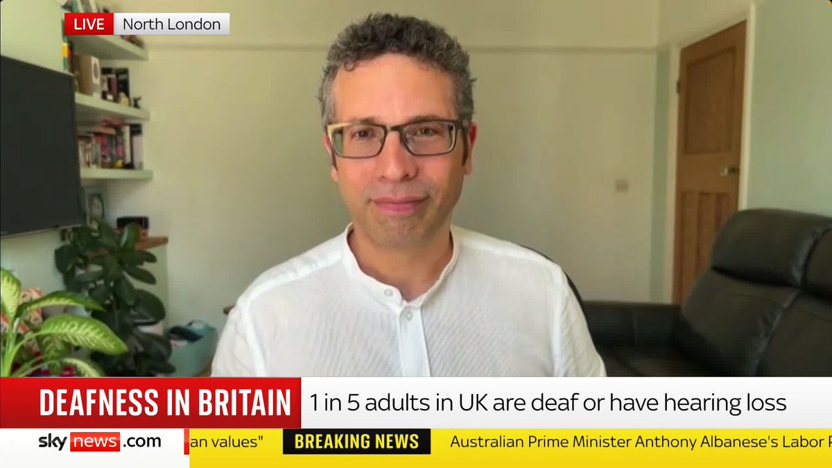 'Do you think British Sign Language should be taught in schools?' - Samantha Washington 'Absolutely... hopefully the BSL GCSE will be released soon' - Head of policy and research at British Deaf Association Tom Lichy 📺 Sky 501 and YouTube