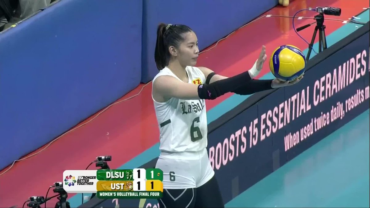 ALLEAH’S ARROWS 🏹 Alleah Malaluan has the precision of an archer as she pulls through with three consecutive hits to lead the DLSU Lady Spikers’ run against the UST Golden Tigresses. #OneSports #UAAPSeason87 #StrongerBetterTogether #LegendsStartHere