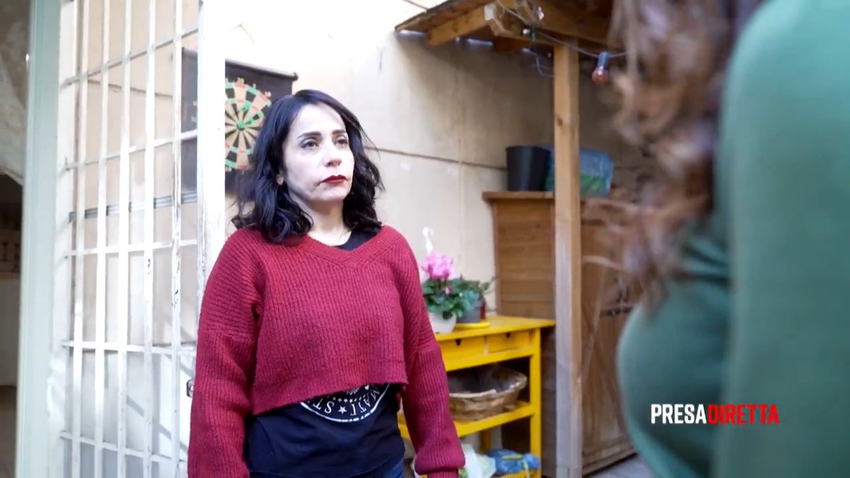 "Gli affitti sono più alti degli stipendi”. Le storia di Viviana, tra l’incubo dello sfratto e la faticosa ricerca di un alloggio dignitoso a #Roma. 📌 #PresaDiretta “Una casa per tutti” DOMENICA alle 20.30 su #Rai3 e #RaiPlay.