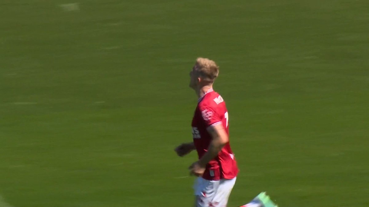 McCrorie pulls one back for Bristol City! 🔴 Game on? 👀