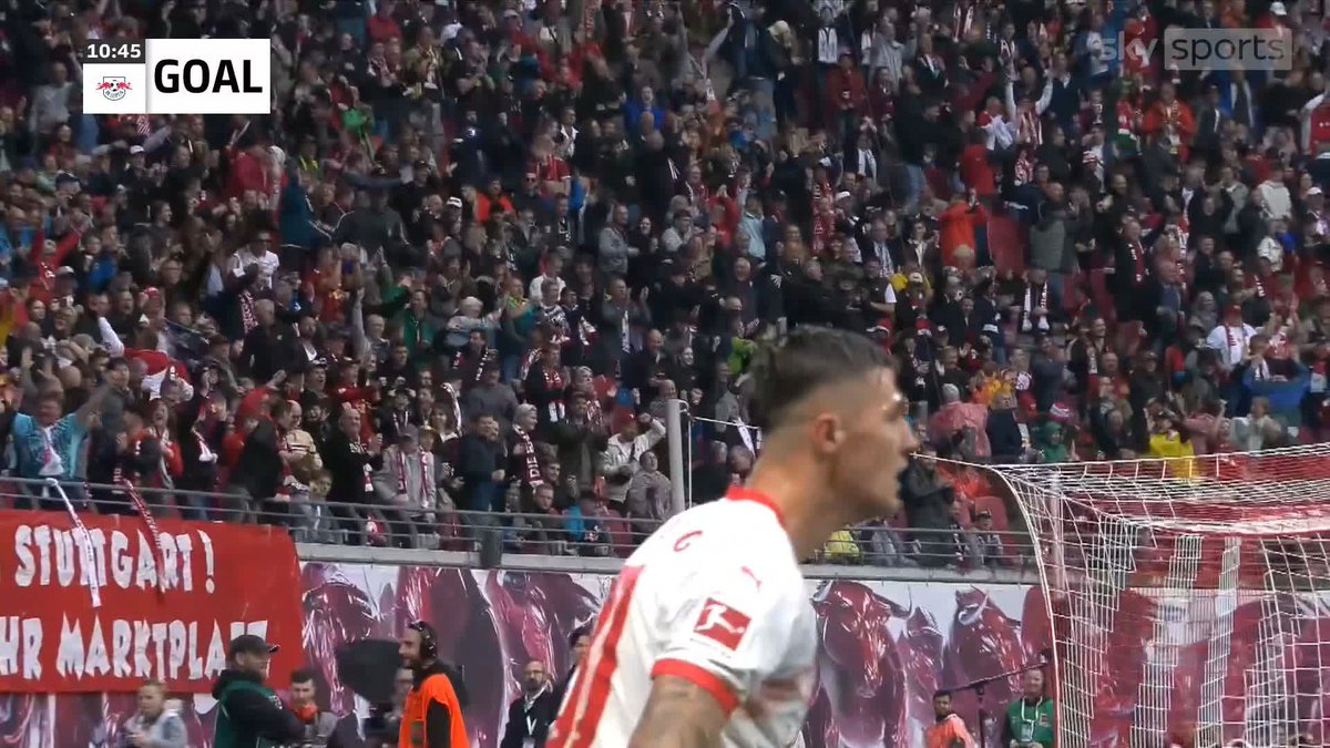 WHAT A GOAL!! 😨 Benjamin Šeško scores his 21st goal for RB Leipzig 🔴