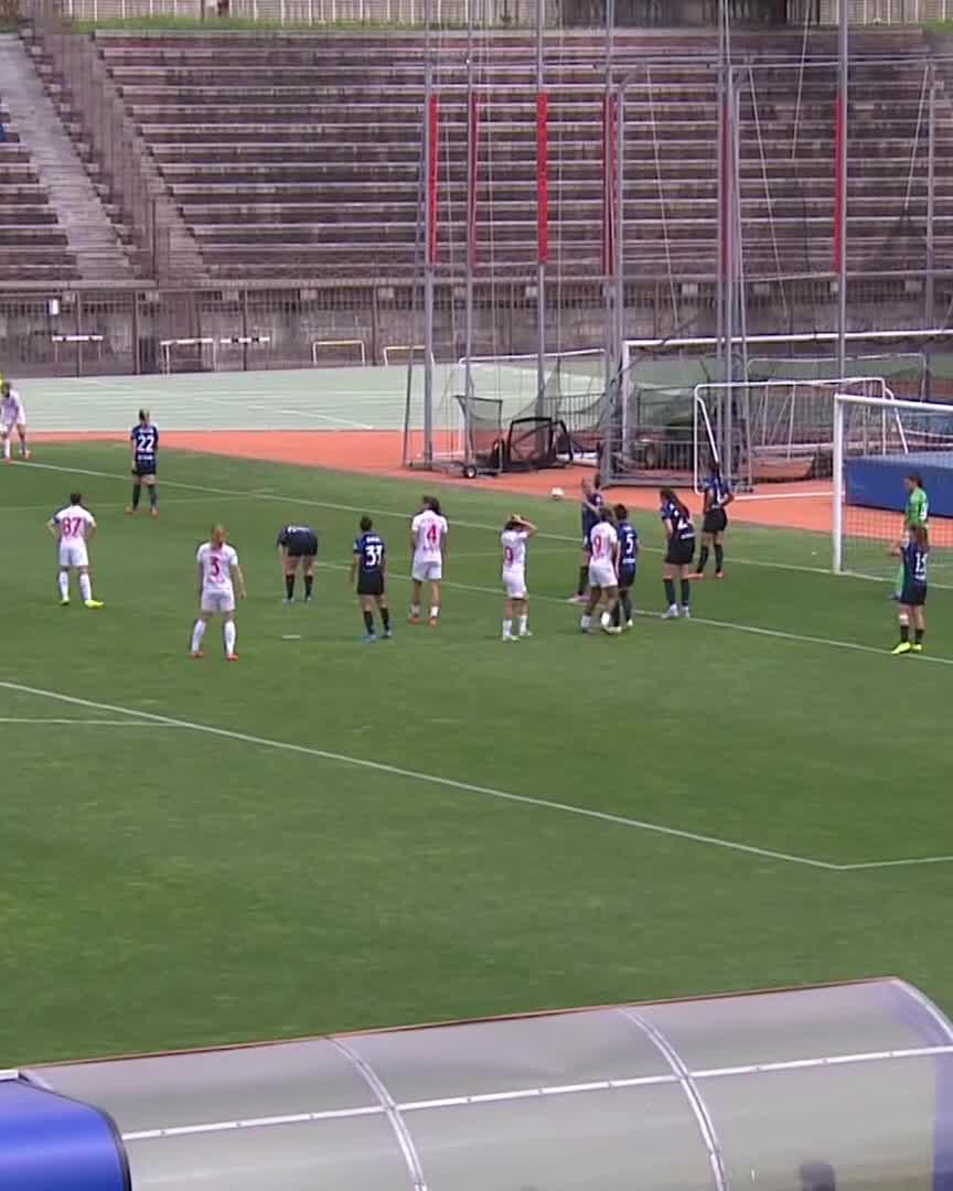 Vero Boquete marca un doblete en casa del Inter para una remontada espectacular de su Fiore. En el vídeo el segundo, un golazo. 38 años recién cumplidos. Leyenda viva.
