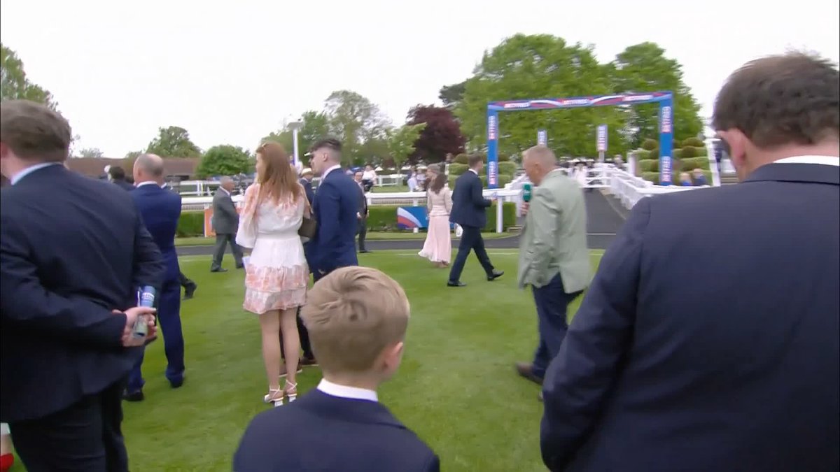 🗣"Lack of pace and William got first run on us" John Gosden reacts to Field Of Gold's second in the 2000 Guineas! #ITVRacing | Matt Chapman