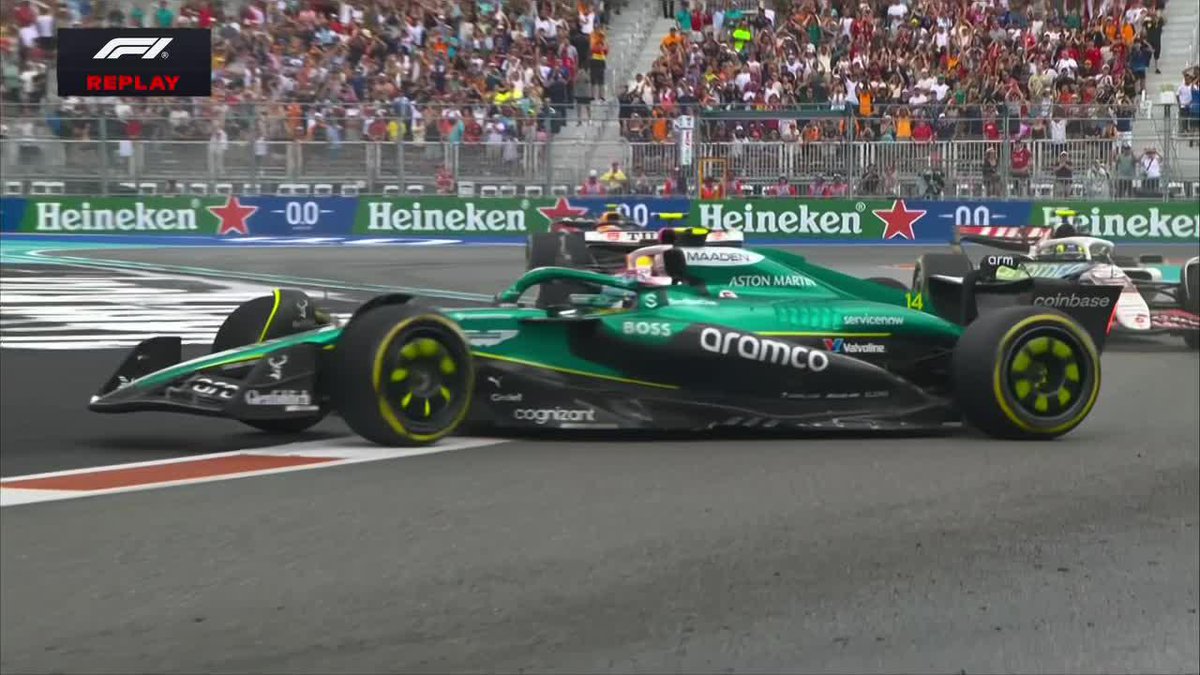 "Fernando Alonso" Porque Liam Lawson lo tocó y el español hizo pija el Aston Martin contra la pared en la Sprint del Gran Premio de Miami. Aparece el neozelandés y siempre hace una cagada, ahora lo dejó sin carrera a Alonso, es un hijo de re mil puta.