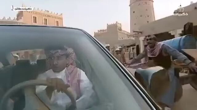 اسيا وهي داخله دولاب بطولات الاهلي