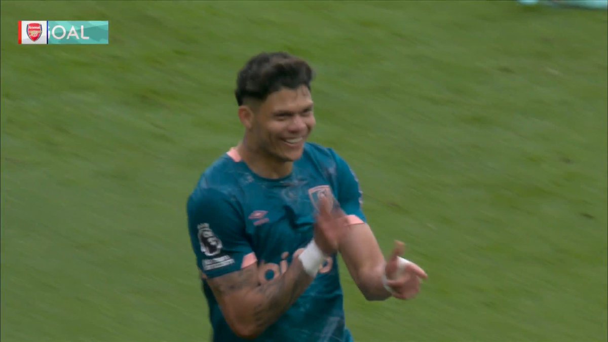 Evanilson gets it over the line at the far post 😮 Another set piece, another goal for Bournemouth against Arsenal! 👀