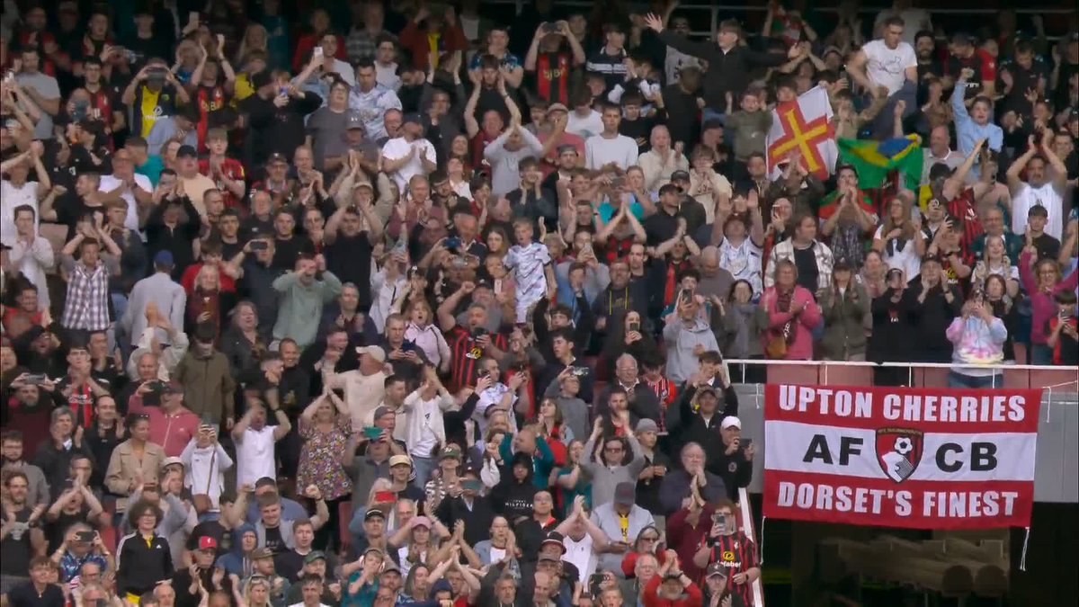 "They were wonderful today" 😍 Jamie Redknapp reacts to Bournemouth's win at Arsenal 🔊