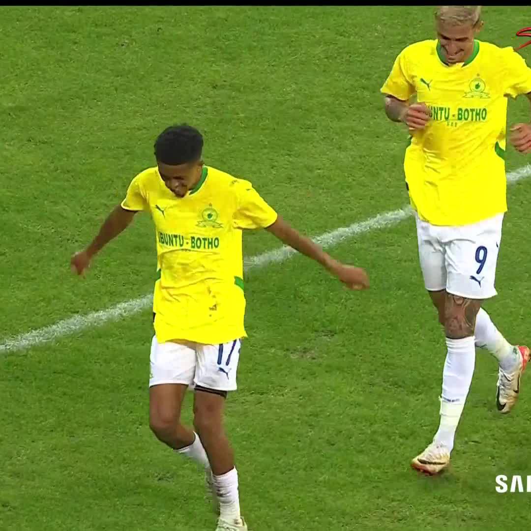 Masandawana prove why they're on top 😮‍💨🔝 Iqraam Rayners with the vision 🤌 📺 Stream #BetwayPrem on DStv: McDonald’s SA