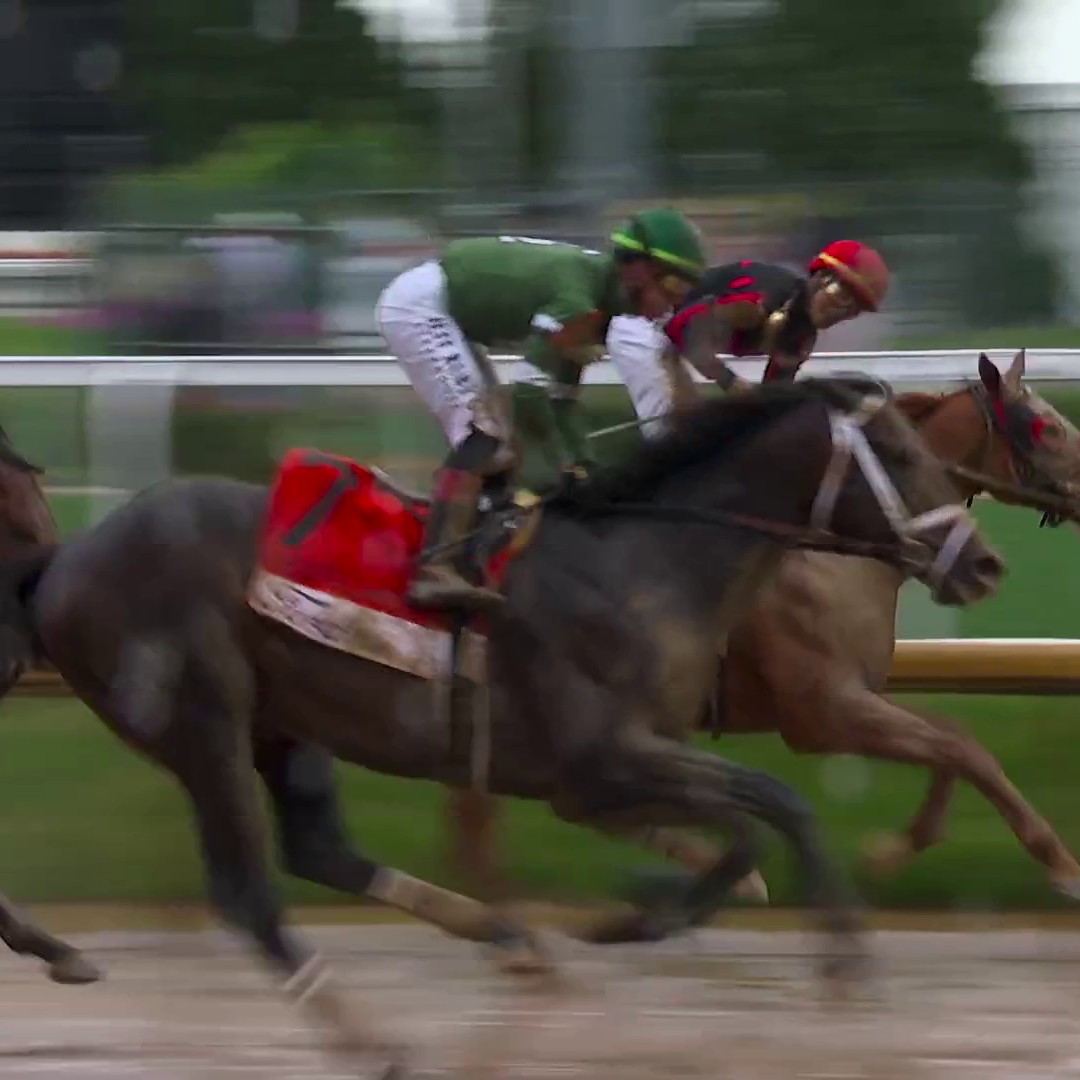 A THREE-HORSE PHOTO FINISH as Mindframe comes from the outside to win the Churchill Downs Stakes! 😲 📺 NBC &amp; Peacock