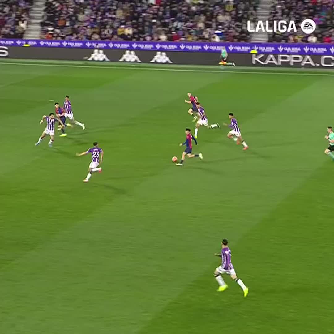 Ansu's shot is saved by Ferreira! #ValladolidBarça | #LaLigaHighlights