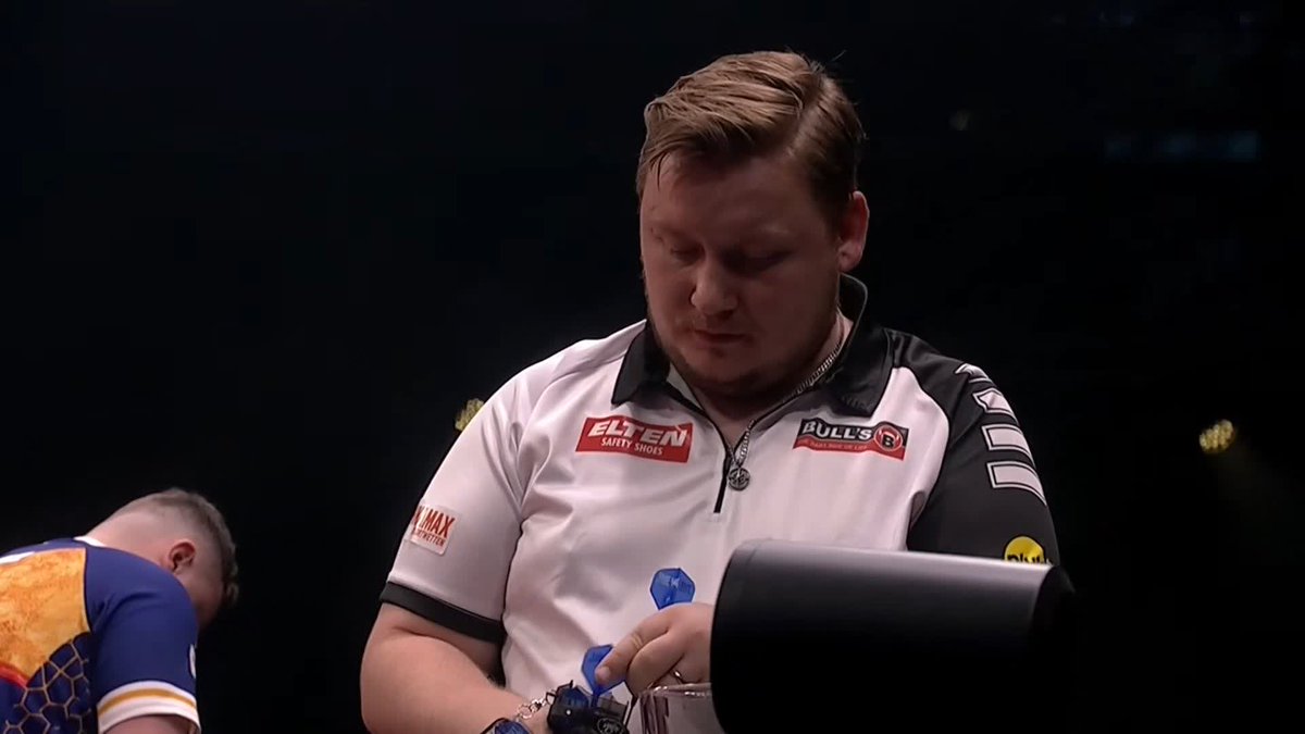 SCHINDLER HAUNTS ROCK! 👻 After missing seven match darts against the German last week, it's more misery for Josh Rock against Martin Schindler, who wins the contest 6-4! 📺 #ET6 | R2