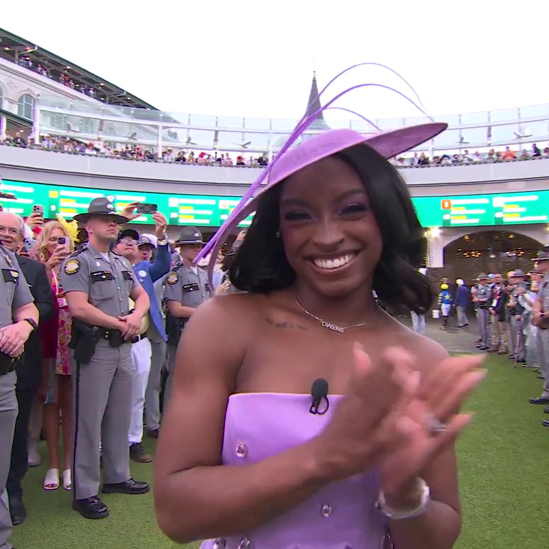 A beautiful Riders Up from Simone Biles. #KyDerby