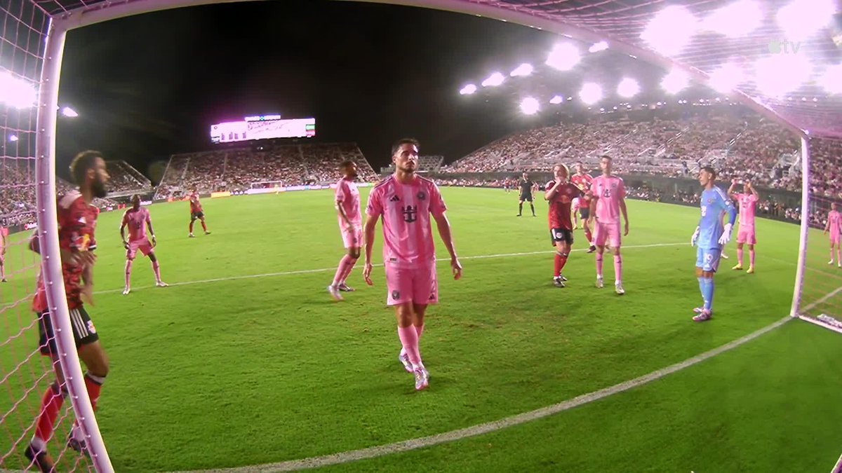 Eric Maxim Choupo-Moting scores his fifth goal of the season. New York Red Bulls pull one back against Miami.