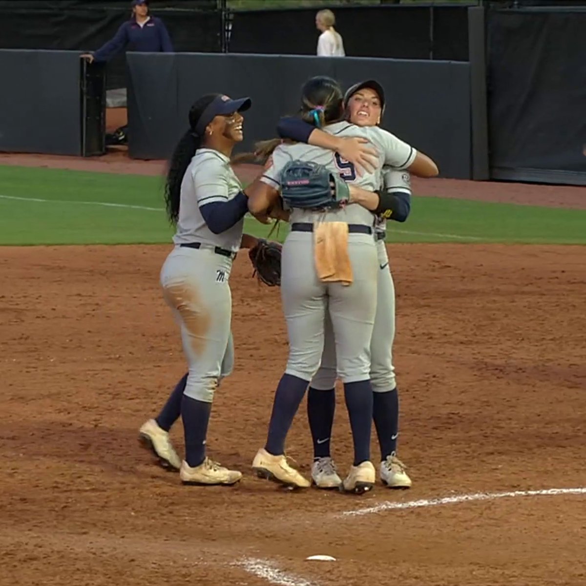 Double play to end the game 👀 Ole Miss Softball gets the rivalry W over Mississippi State 🔵🔴