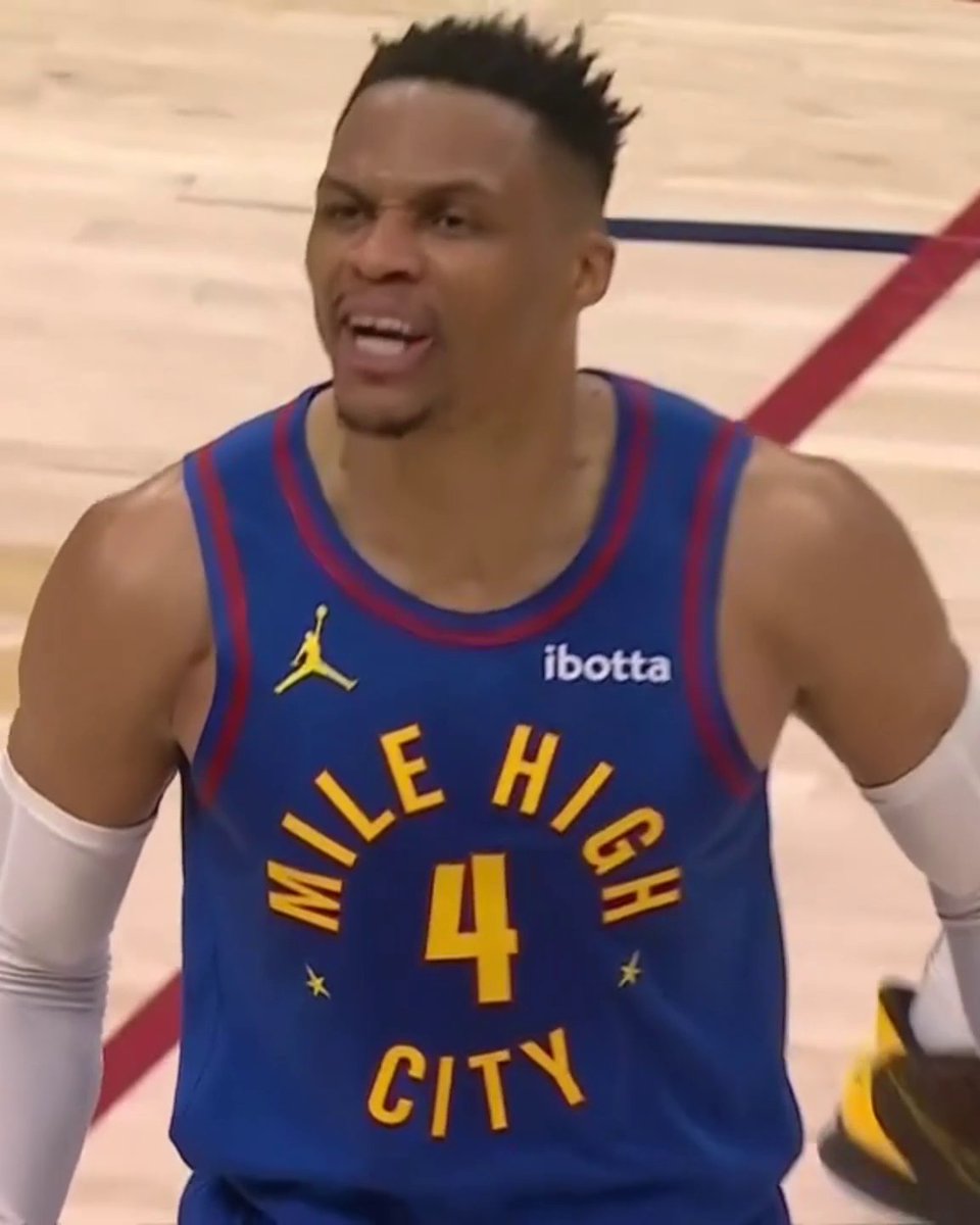 Russ was hyped even after getting a tech for hanging on the rim 😭
