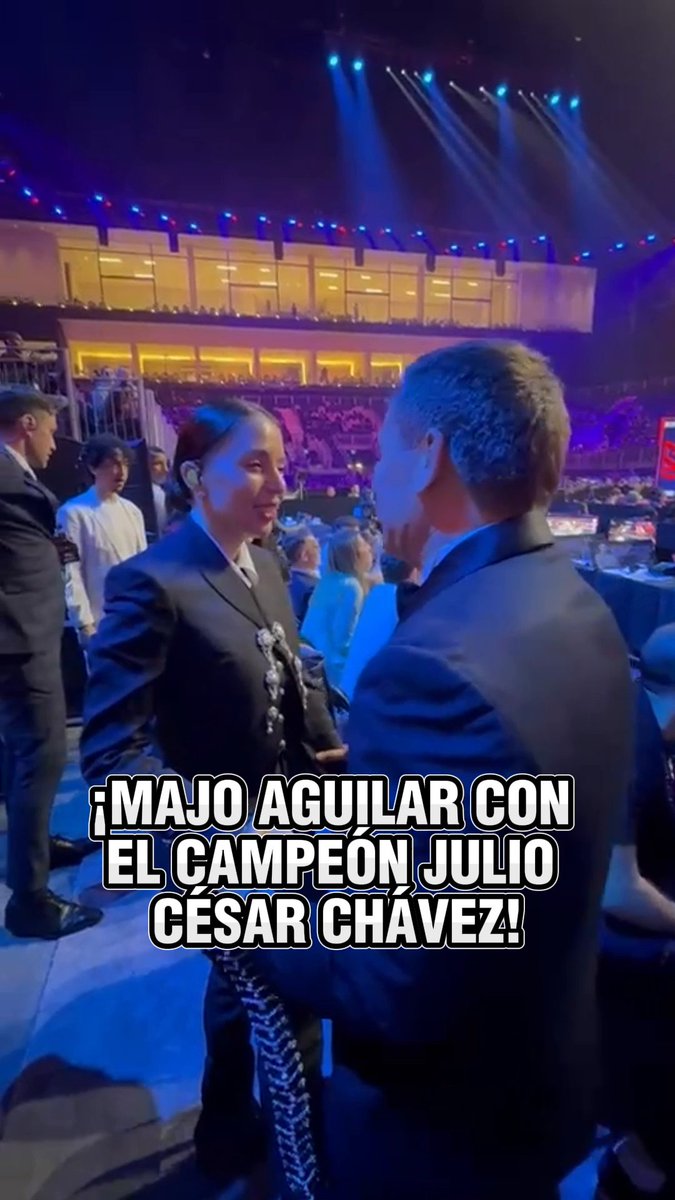 ¡SE VIENE EL HIMNO NACIONAL CON MAJO AGUILAR! 🇲🇽 La cantante mexicana se encontró a la leyenda Julio César Chávez antes de subirse al ring 💫 Disfruta la pelea en ESPN y #DisneyPlus ‼️