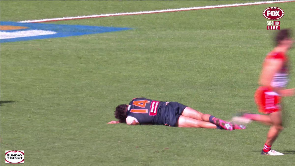 Toby Bedford was forced to leave the ground after this high contact from Lewis Melican. 📺 Watch #AFLSwansGiants on ch. 504 or stream on Kayo: ✍️ BLOG 🔢 MATCH CENTRE