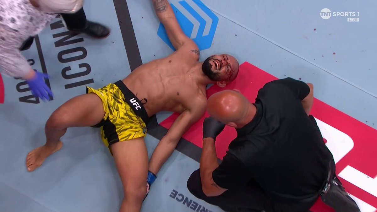 Cory Sandhagen gets the TKO finish over Deiveson Figueiredo! 😱 #UFCDesMoines | LIVE on TNT Sports 1 and discovery+