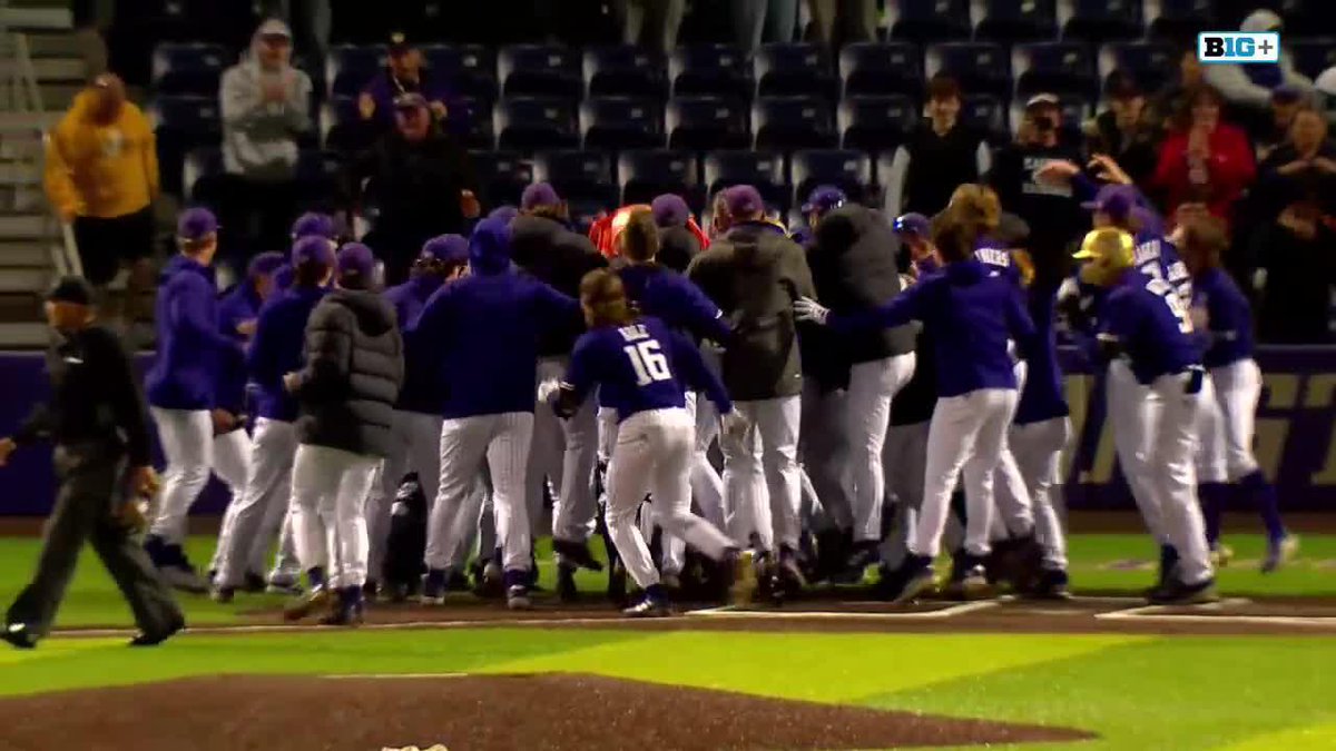 HUSKIES WALK IT OFF… AGAIN ‼️ Colton Bower's homer makes it back-to-back walk-off wins for Washington Baseball over Iowa 👏 #B1GBaseball