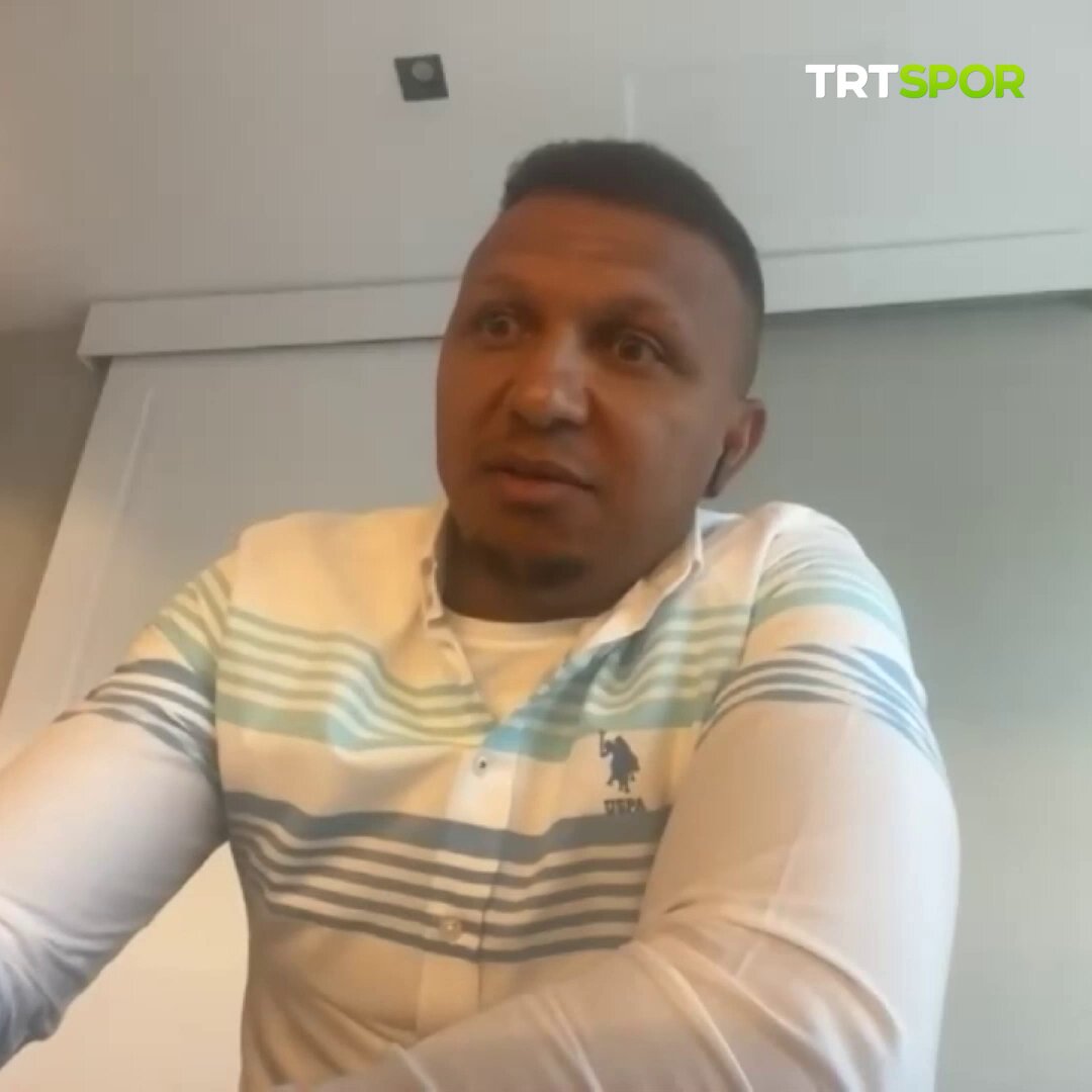 💬 "Sarı lacivertliler ev sahibi avantajıyla bir adım önde" 💬 "Talisca ve Gedson ön plana çıkabilir" 💬 "2005 yılında Pancu'nun kaleye geçtiği maçı unutamıyorum" 🗣️🎙️ Fenerbahçe ve Beşiktaş formaları giyen Mehmet Aurelio, derbiyi TRT Spor'a değerlendirdi.