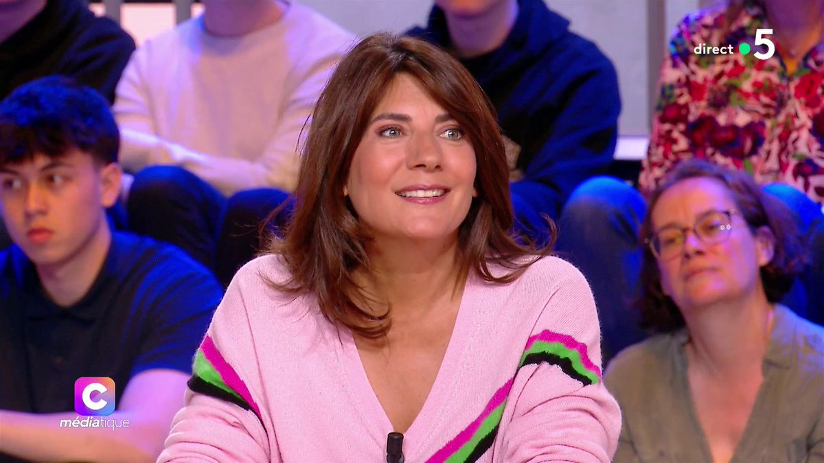 "On garde le générique, on garde les tam-tams. On garde les codes de l'émission évidemment" Le retour de “Ça se discute”, c’est le nouveau défi de Estelle Denis à la rentrée. Elle nous en parle. 📺 #CMediatique tous les dimanches en direct à 12h sur #France5 Mélanie Taravant