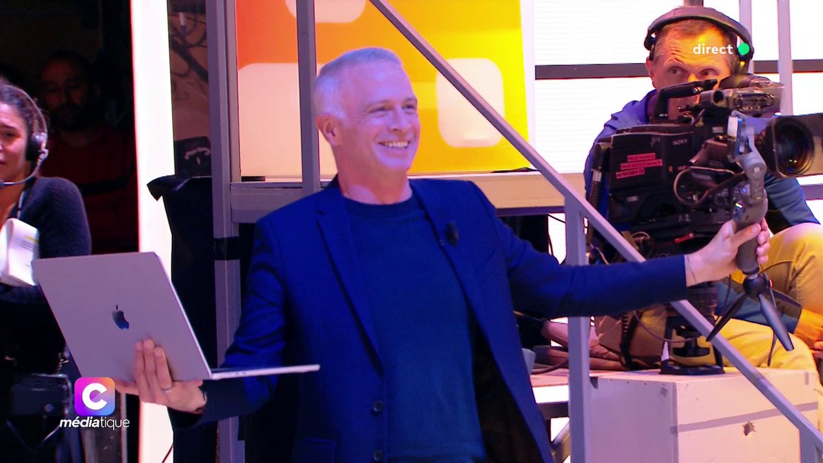 .Samuel Etienne en direct dans Cmédiatique… Mais aussi sur Twitch ! 🤳 #CMediatique tous les dimanches en direct à 12h sur #France5