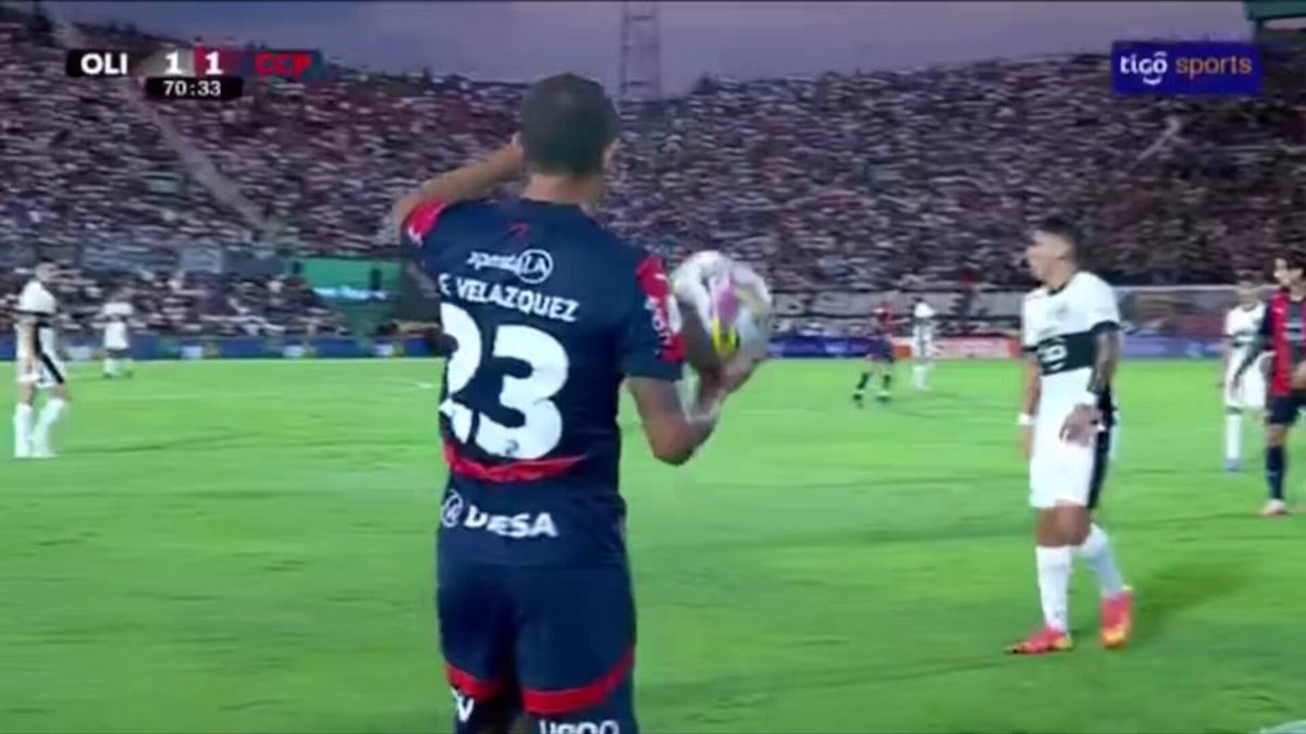 El arquero que nos cago el primer clásico fue nuevamente titular en un clásico y NUEVAMENTE NOS CAGO. Basta de ese arquerito inútil. MARTIN ARIAS TITULAR.
