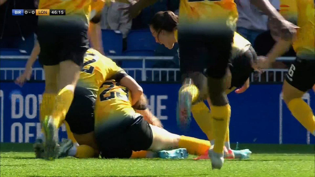 A WORLDIE GOAL!! 😱 Isobel Goodwin scores a screamer against Birmingham City 🔥