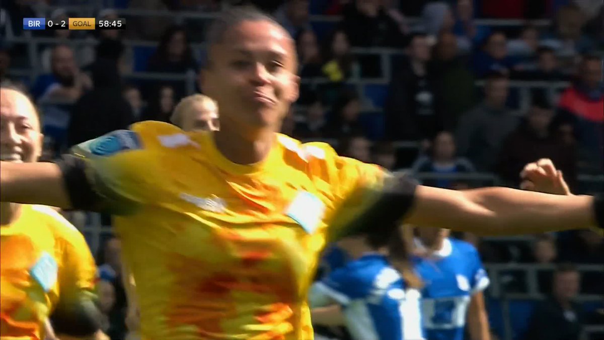 London City Lionesses are ONE step closer to promotion! 👀 Boye-Hlorkah rises highest and powers home a bullet header! 💥