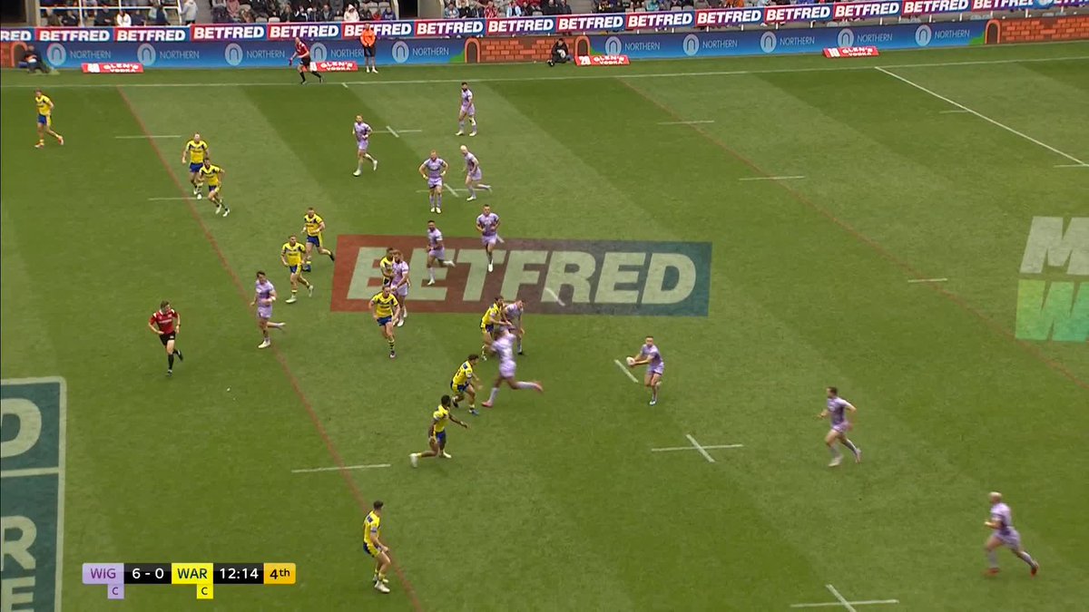 "I've got to be somewhere boys." TRY WIGAN, BUT THE REF GOT IN THE WAY! 😮