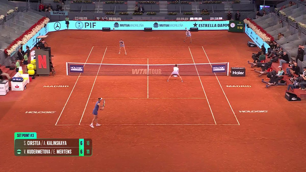 A game of margins! 😤 Kudermetova/Mertens take the first set 7-6(10) over Cirstea/Kalinskaya. #MMOPEN