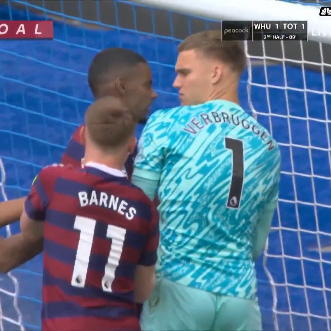 An Alexander Isak penalty rescued a late 1-1 draw for Newcastle in a big match for Champions League spots. 🥶