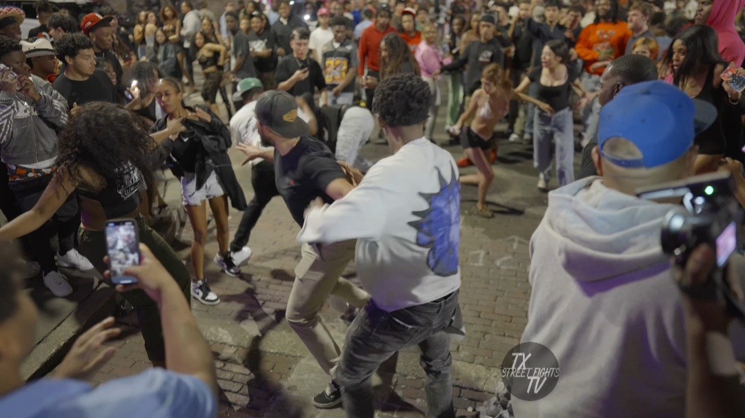 Fights breakout on 6th Street ATX 5-3-2025 #fight #brawl #crazyfight #6thstreet May 2025 Fights
