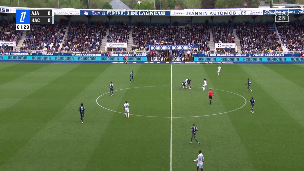 🔝 | L'ouverture du score pour l'AJ Auxerre signée Lassine Sinayoko !🔥👏 #AJAHAC 👉 Suivez la rencontre ici :