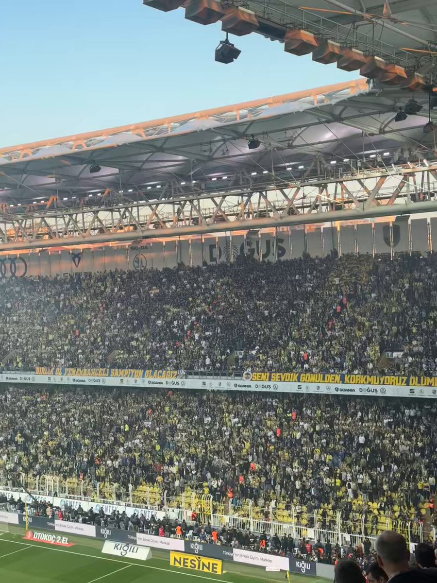 Tribünler yönetimi istifaya davet ediyor.