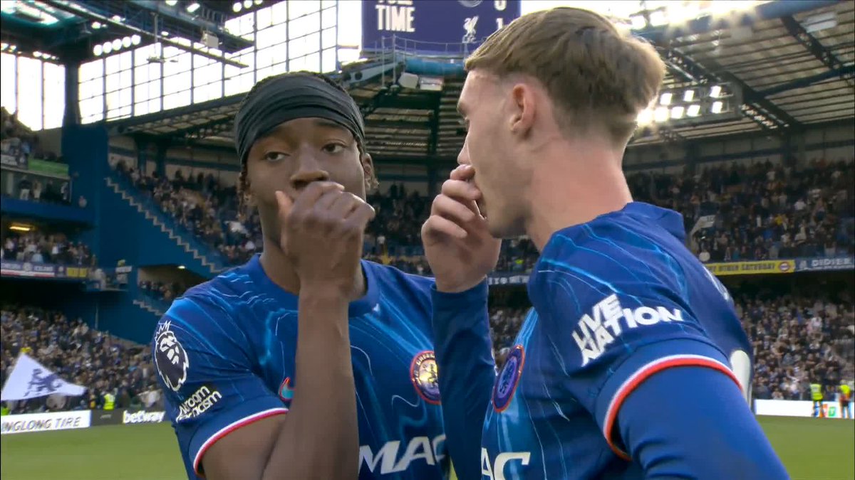 Cole Palmer and Noni Madueke had a lot to talk about at full-time 🗣️