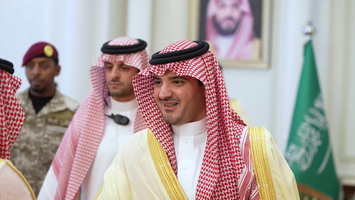 #فيديو الأمير عبدالعزيز بن سعود، وزير الداخلية، بحضور الأمير سلمان بن سلطان، أمير منطقة #المدينة_المنورة، يلتقي عددا من المواطنين من أهالي المنطقة.