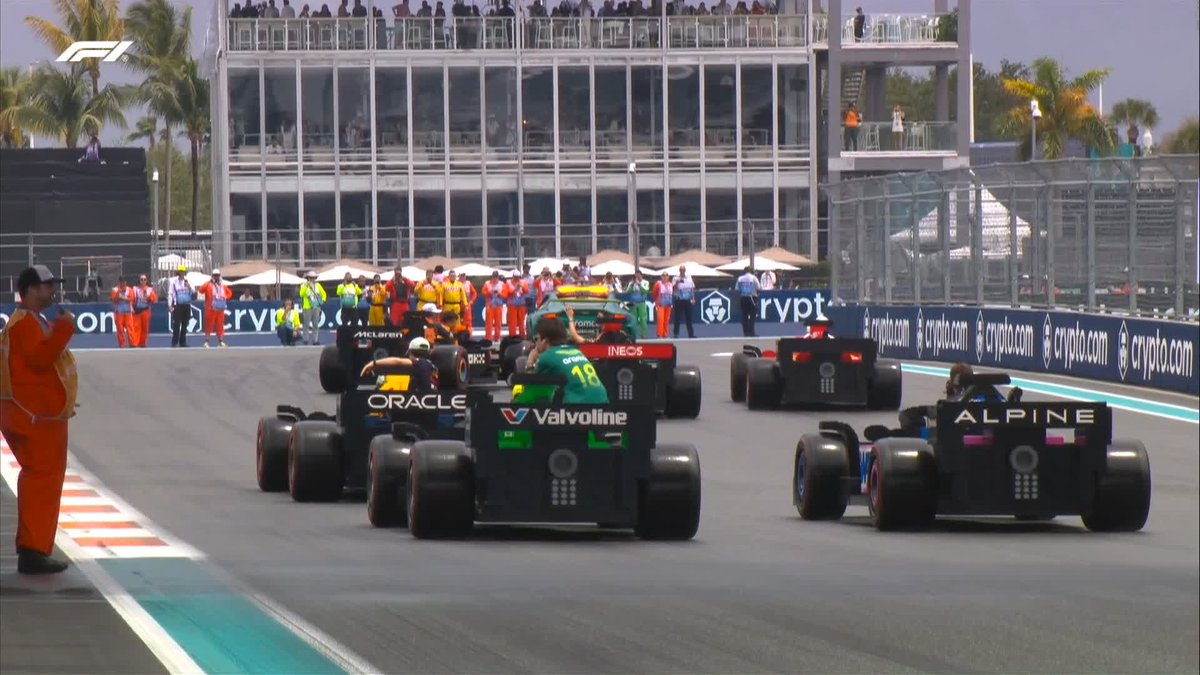 The LEGO McLaren cuts across everybody at Turn 1 but Ferrari come out in front 😱 #F1 #MiamiGP