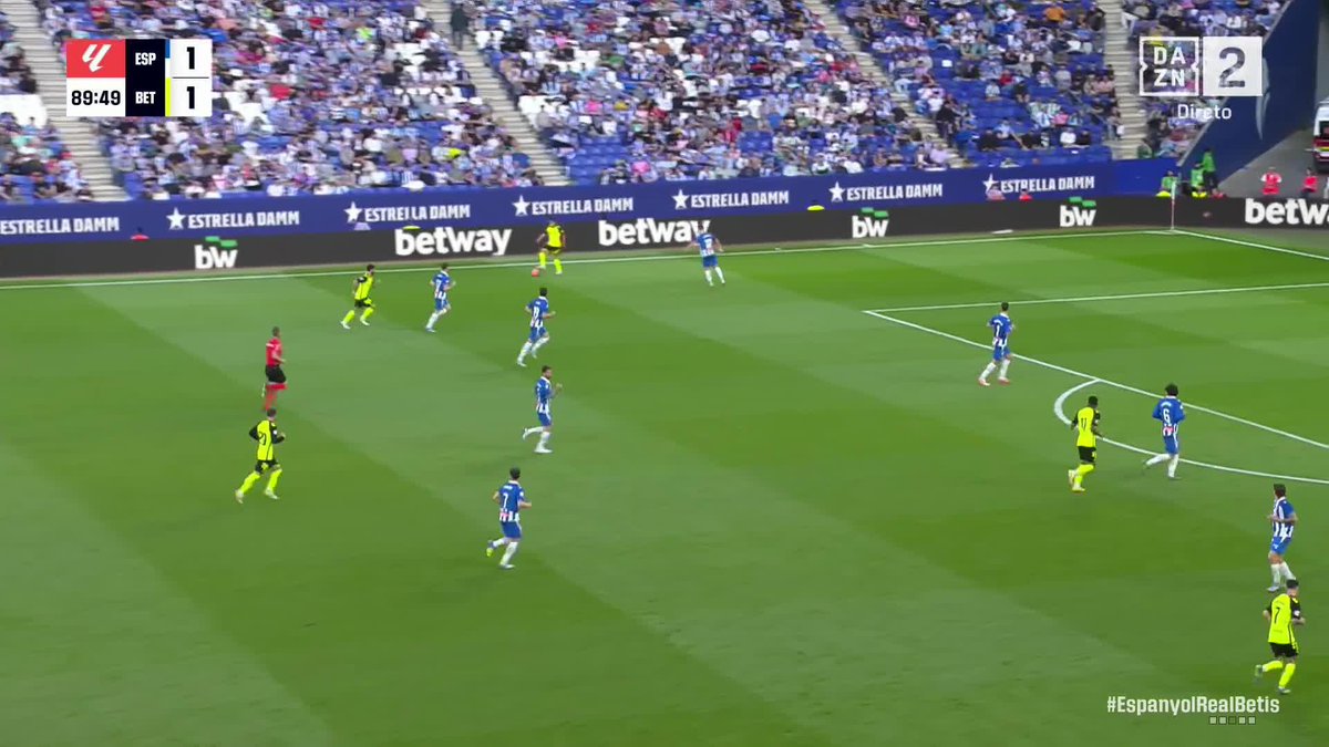 Antony com um golaço nos descontos para dar a vitória ao Betis 🐐