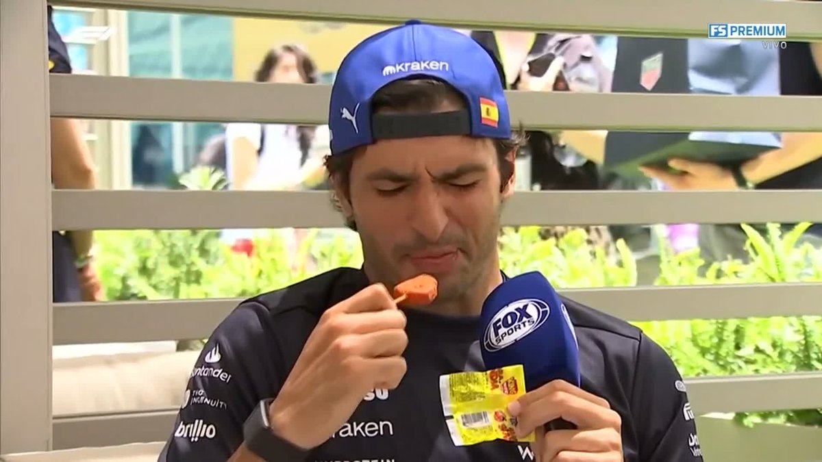 CARLOS SAINZ PROBANDO DULCES MEXICANOS 😅🍬 Giselle Zarur Maccise puso aprueba a Carlos Sainz y probó dulces mexicanos y aunque le tocaron puros picantes, se fue satisfecho. #F1xFSMX