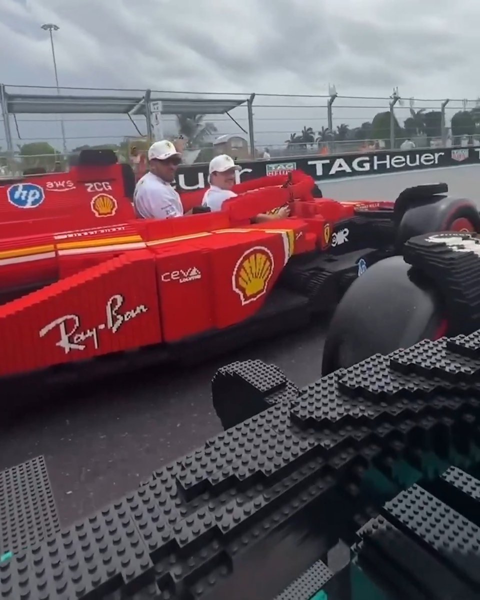 Loving the Mercedes vs Ferrari rivalry LEGO style 😅 (via George Russell)