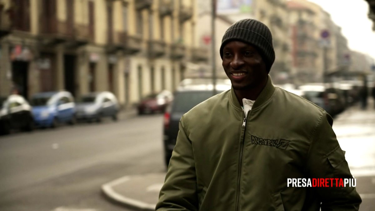 “Senza aiuti, è difficile trovare un affitto, perché la gente non si fida”. A Barriera di Milano abbiamo incontrato Omar Sy, orgoglioso inquilino di #Homes4All (la Società Benefit che riduce l'emergenza abitativa), arrivato dal #Senegal dopo un viaggio drammatico. #PresaDiretta