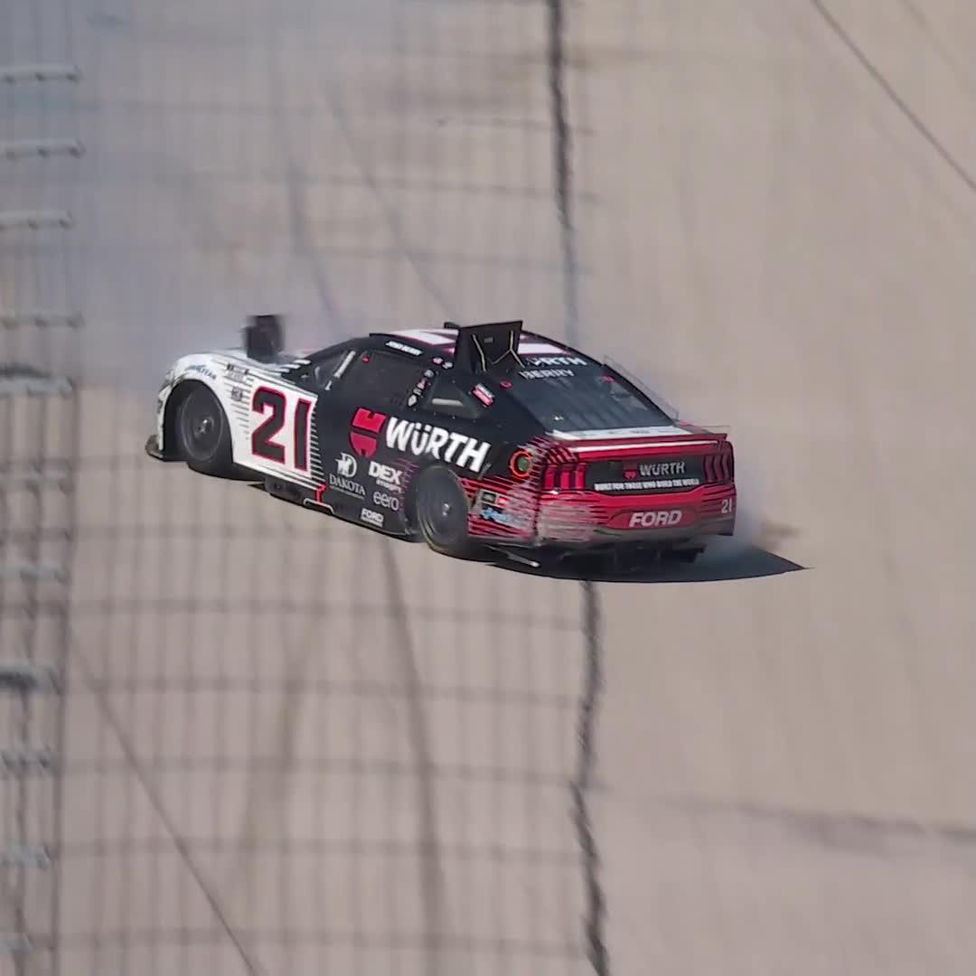 The leader spins! Josh Berry goes around and hits the outside wall!