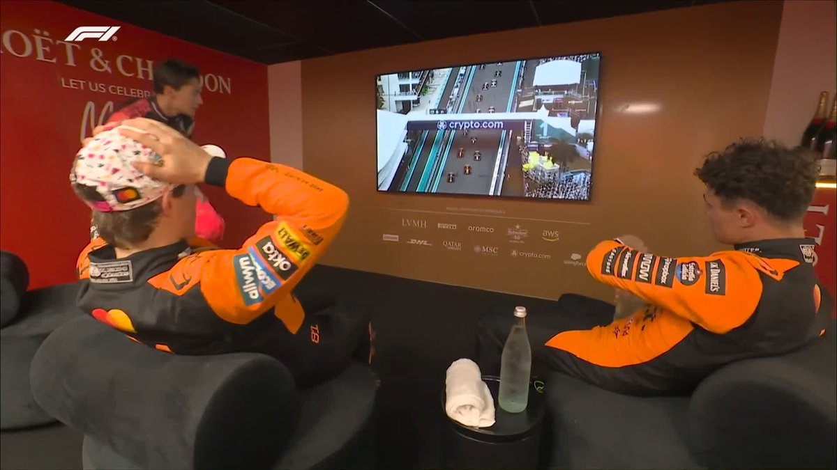 "So... what happened here?" 👀 Oscar, Lando and George reliving the Miami drama 📺