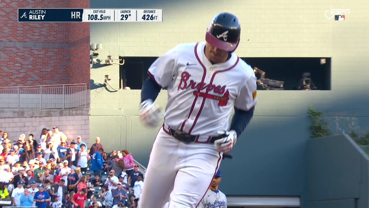 AUSTIN RILEY SENDS THIS BASEBALL 426 FEET INTO THE SEATS 💥 Braves up early over the Dodgers 👀
