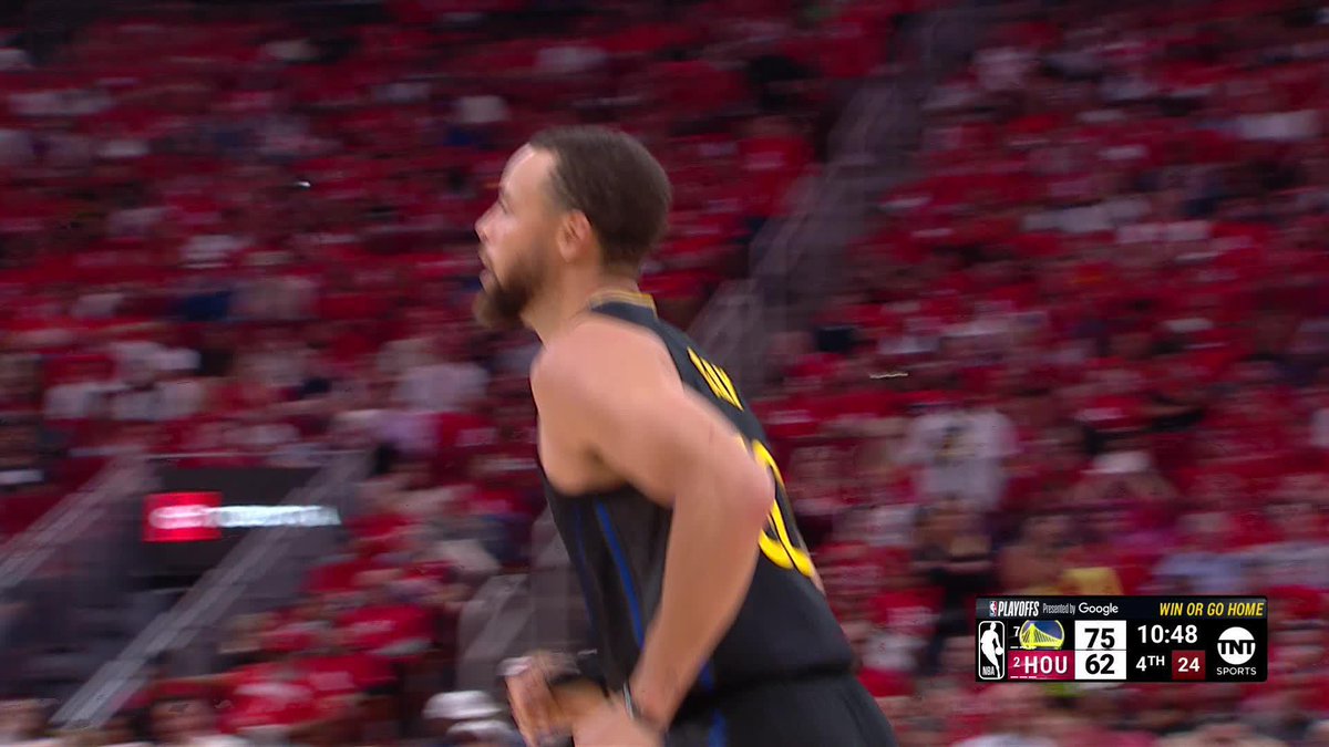 Steph puts Golden State up by 13 in the 4th with a triple 😤