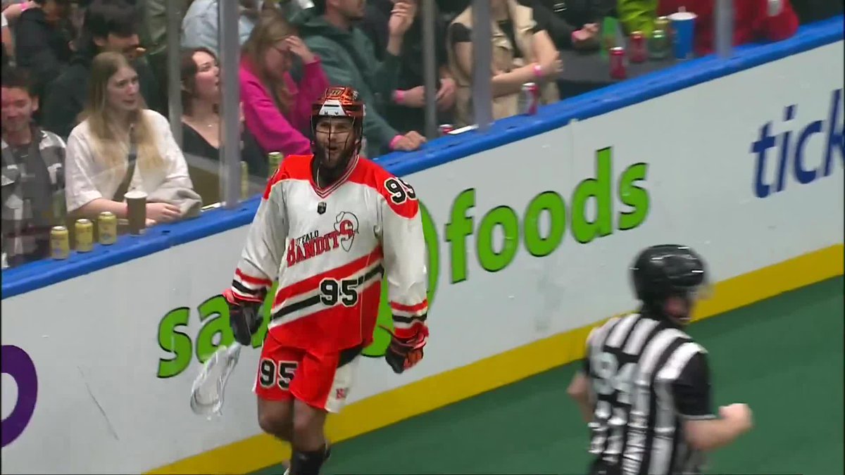 "NO HE DIDN'T! CHASE FRASER YOU'RE A SICKO!" - teddy jenner One handed. Through the legs. Double pipes. #SCtop10 get a load of Fraser!!! 😱😱😱