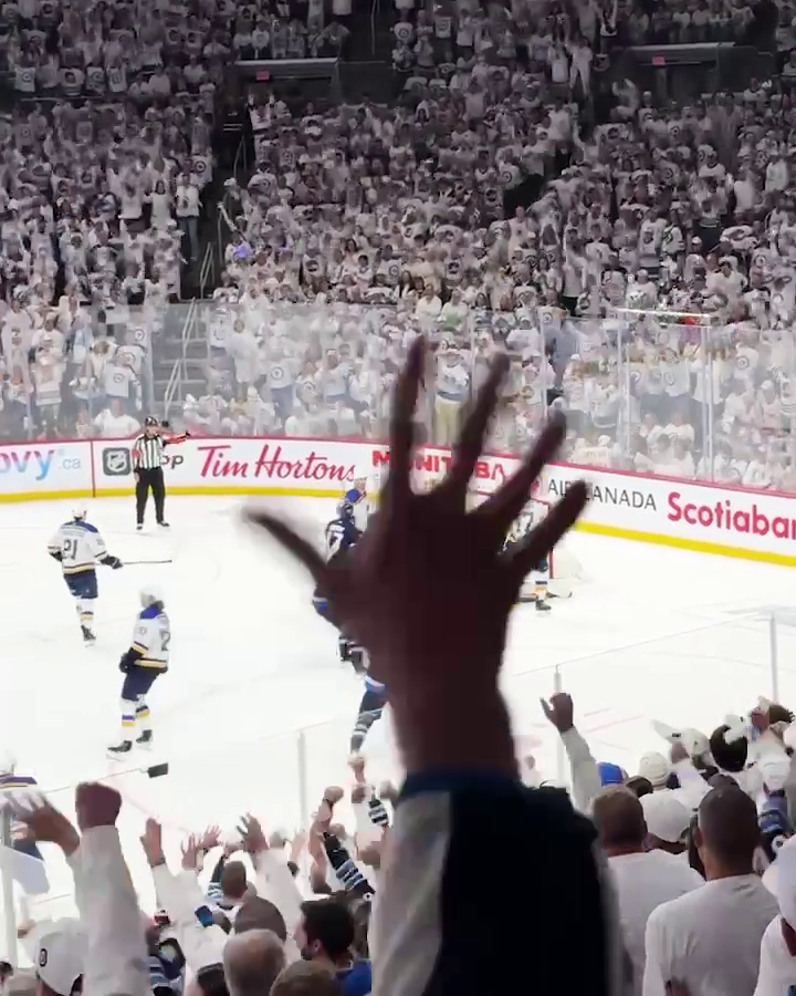 ABSOLUTE SCENES FROM THE WINNIPEG WHITEOUT!! ⚪ #StanleyCup #Game7