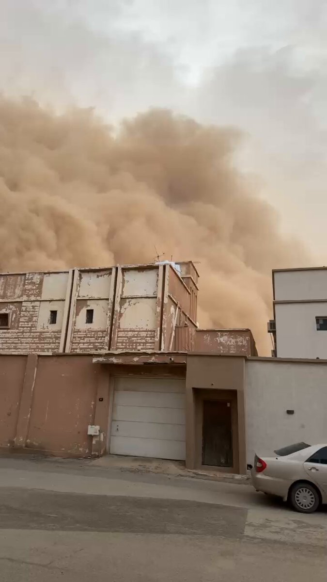 نستغفر الله مضى أكثر من نصف موسم المراويح . موجات الغبار التي حدثت متوقعه وهي مؤشر على ان موسم المراويح هذا العام موسم ضعيف حتى الآن وذلك بسبب قلة الأمطار رغم ان هناك سيول لكن كانت في مناطق محدودة وضيقة لكن متفائلين خير في قادم الايام لذا أوصيكم ونفسي بالاستغفار لعل الله يرحمنا