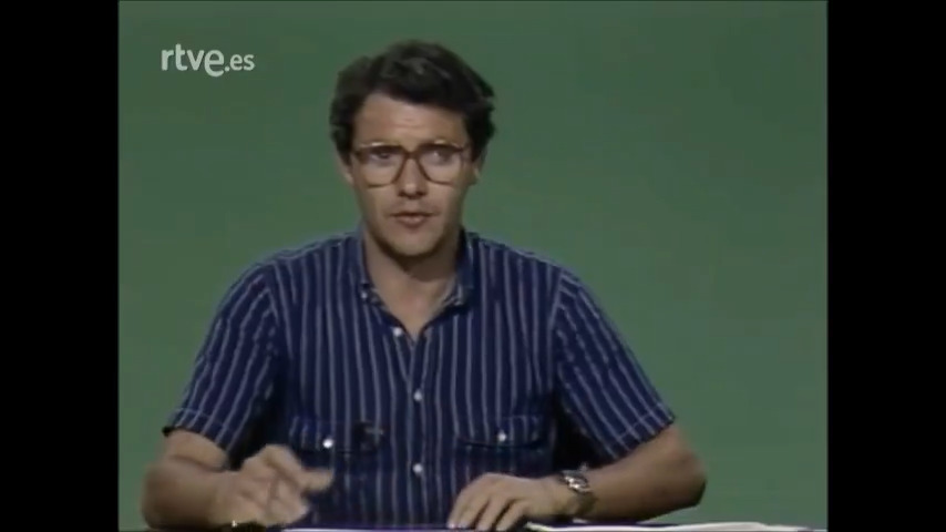 Ha fallecido nuestro compañero José Ángel de la Casa, todo un referente del periodismo deportivo en televisión. Queda su extenso trabajo en esta casa, que todos recordaremos siempre. Aquí, en 'Tiempo y marca', en 1983 --> #DEP